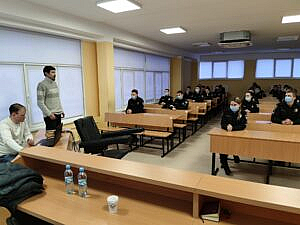 Поліграфолог Ілля Сергійович Алексанкін читає лекцію у Донецькому державному університеті внутрішніх справ