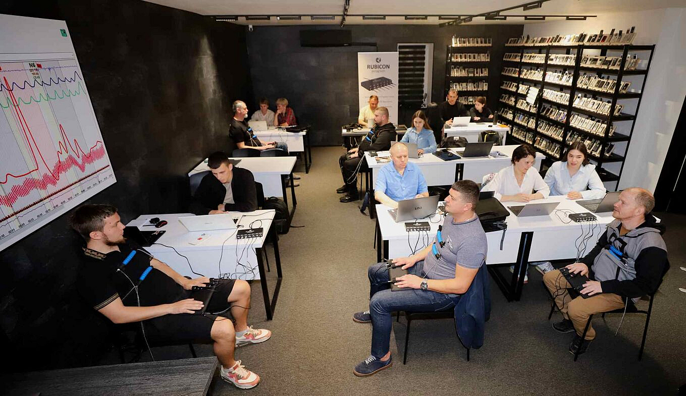 Черговий випуск на курсах поліграфологів НАПУ: 18 новоспечених ПОЛІГРАФОЛОГІВ!