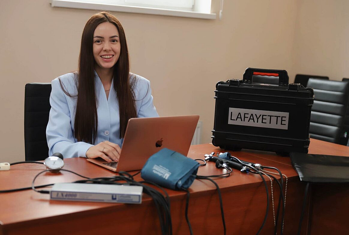 ВАКАНСІЯ СПЕЦІАЛІСТА-ПОЛІГРАФОЛОГА В КИЄВІ: 50 000–70 000 ГРН, БРОНЮВАННЯ, МОЖНА БЕЗ ДОСВІДУ